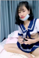 学生妹制服直播自慰赚学费，骚穴高潮狂喷斗内声不断！