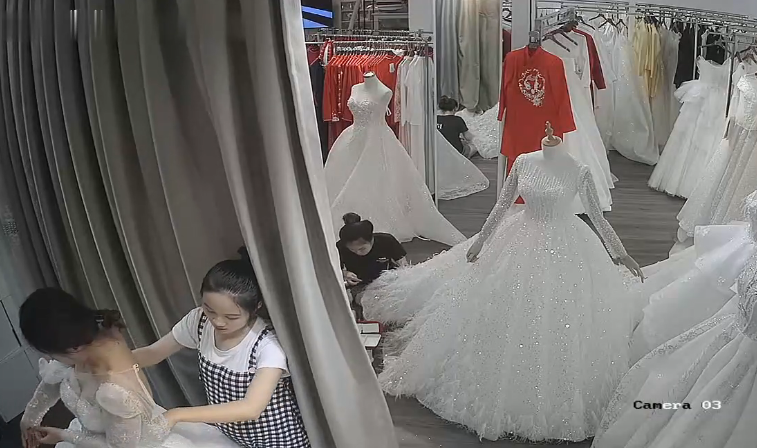 20205781414 黑客破解婚纱店摄像头！极品人妻试婚纱遭偷窥，骚穴巨乳被看光